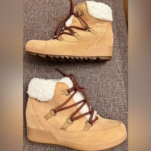 Sorel Evie Cozy Lace Up Leather Suede Wedge Ankle Booties 
Size 9.5